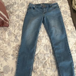 Old Navy light wash ankle cut super skinny jeans, lightly worn, size 6
